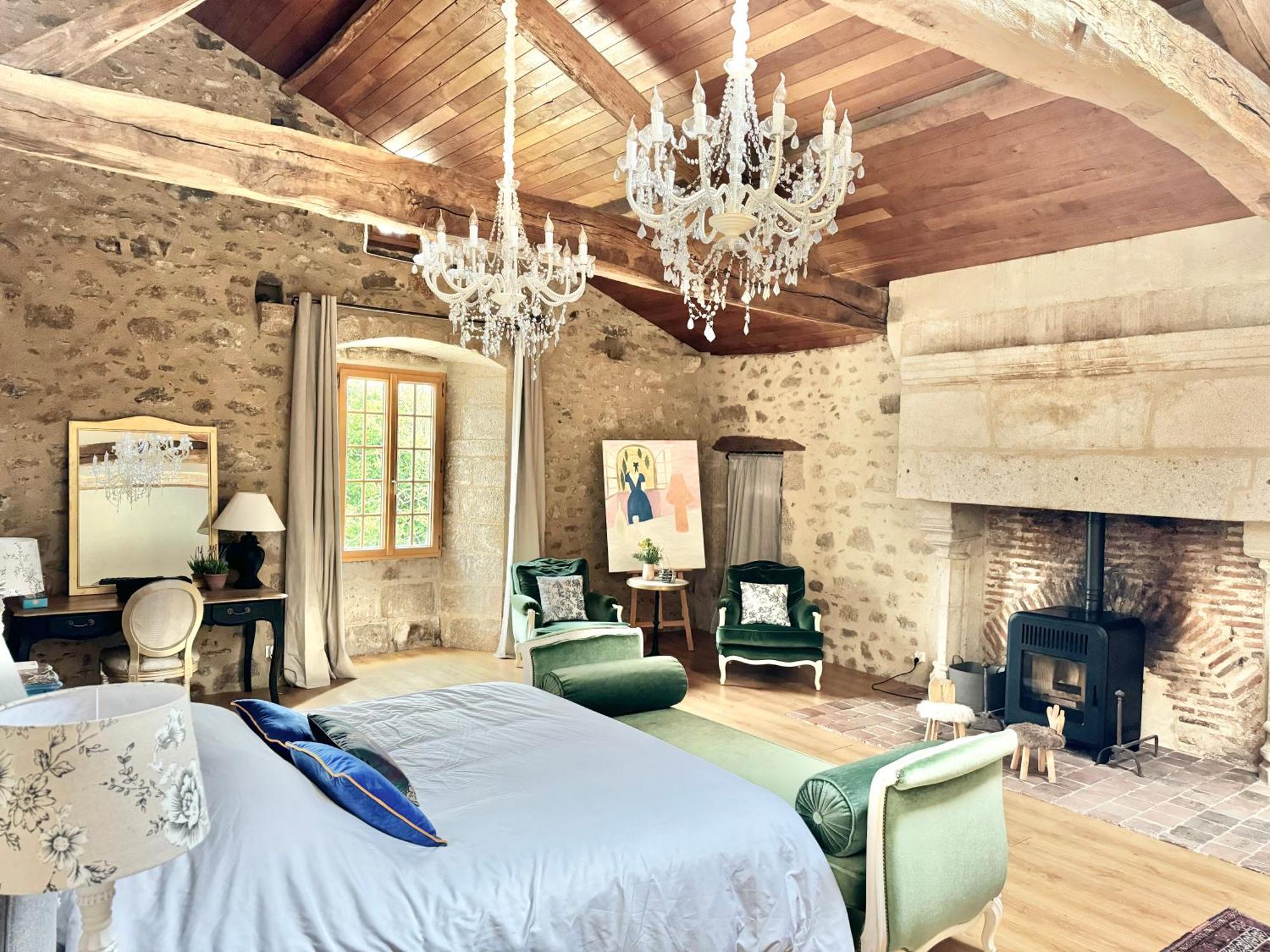 Manoir Medieval Art Deco - Logis Des 3 Artistes * Sevremont