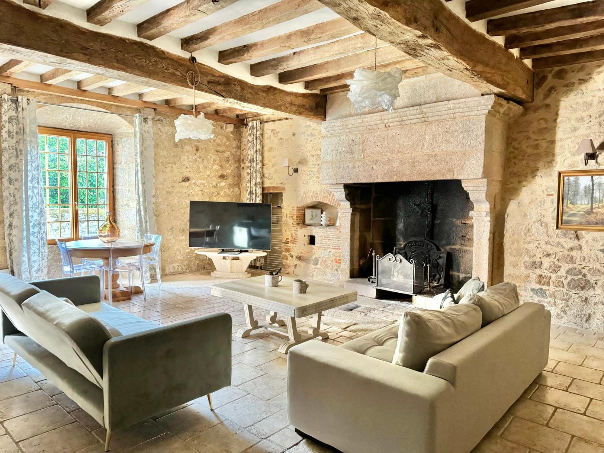 Manoir Medieval Art Deco - Logis Des 3 Artistes Sevremont
