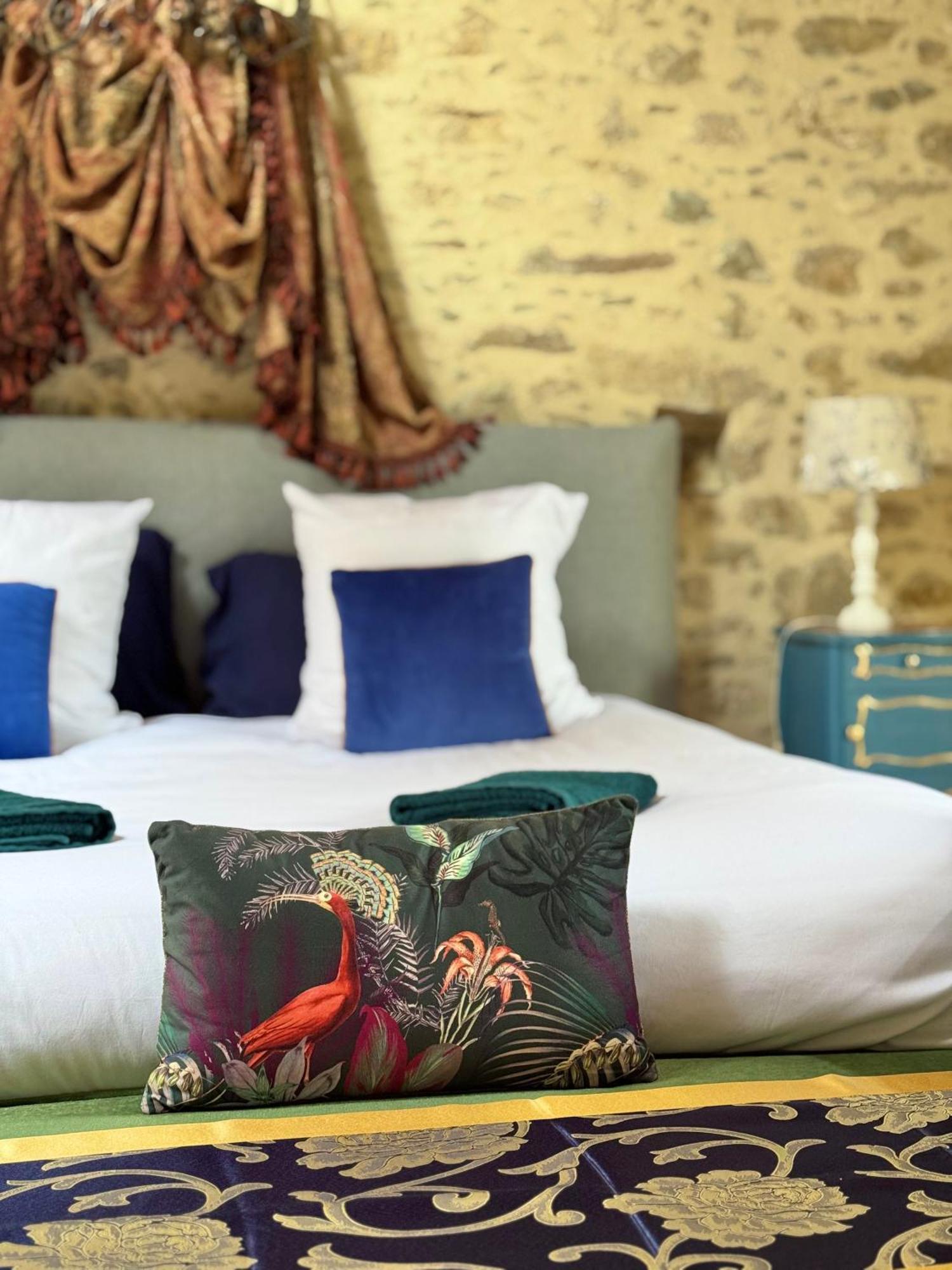 Vakantiehuis Manoir Medieval Art Deco - Logis Des 3 Artistes Sevremont